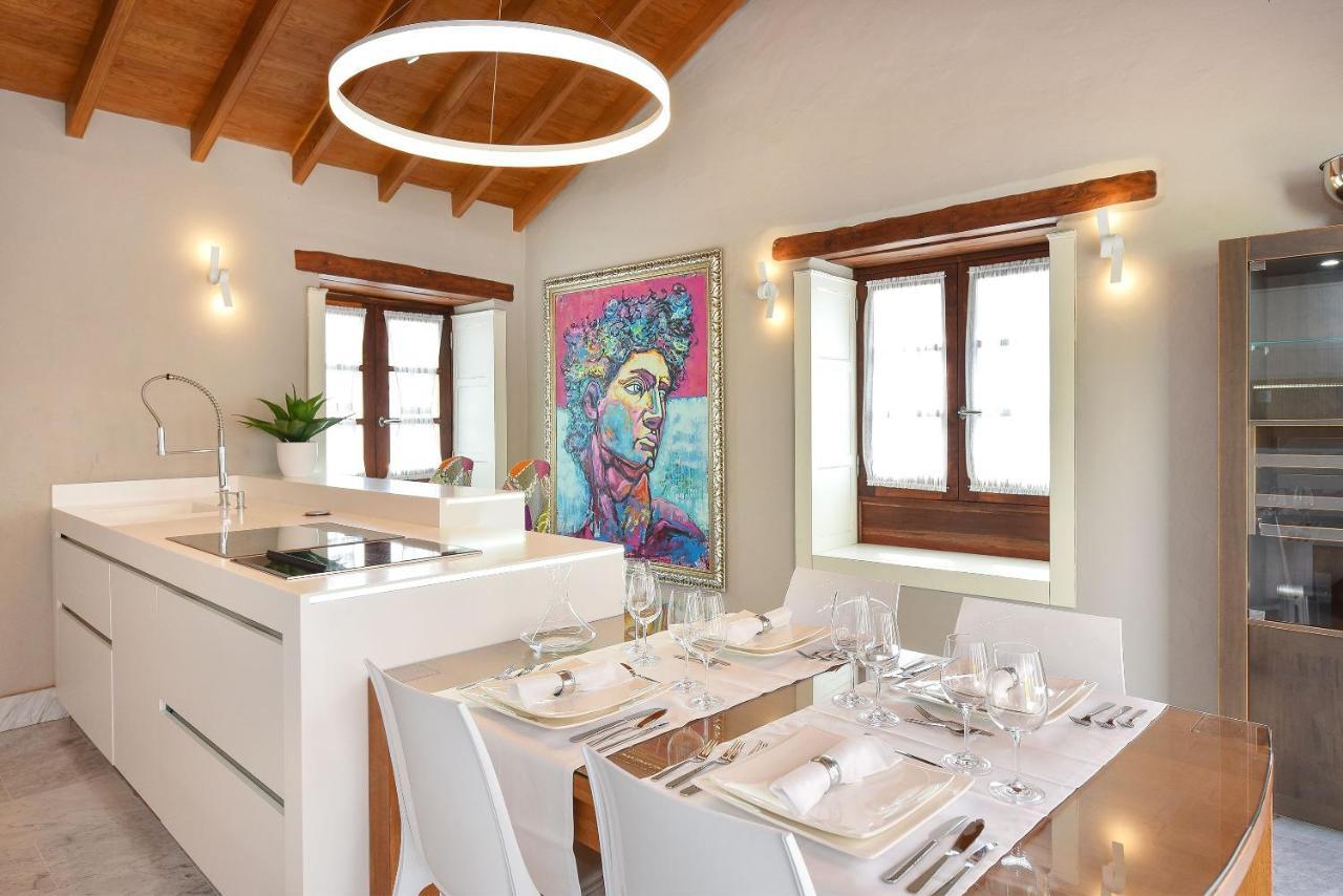 Villa Allureh Emblematic